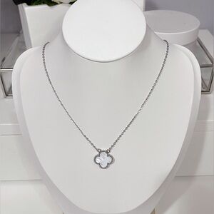 🆕 White Silver Clover Necklace